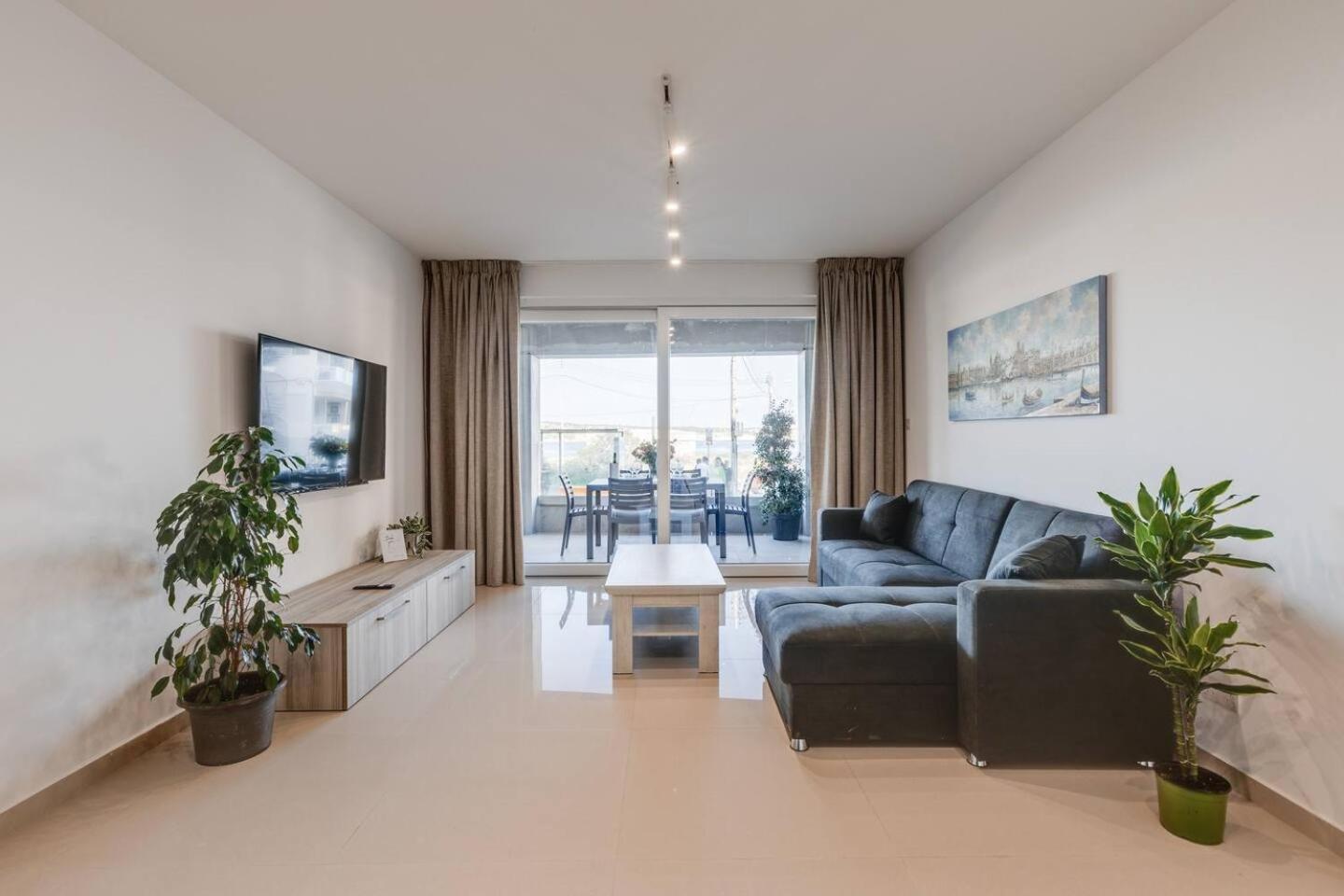9Ten11 Seafront By Homely Mellieħa Dış mekan fotoğraf