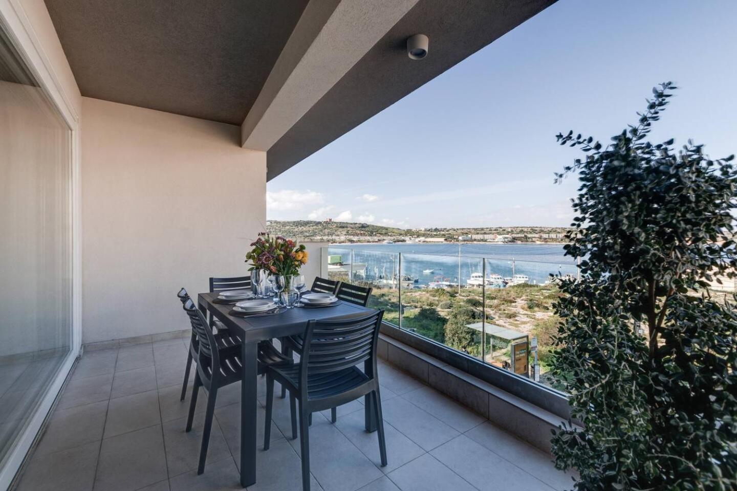 9Ten11 Seafront By Homely Mellieħa Dış mekan fotoğraf