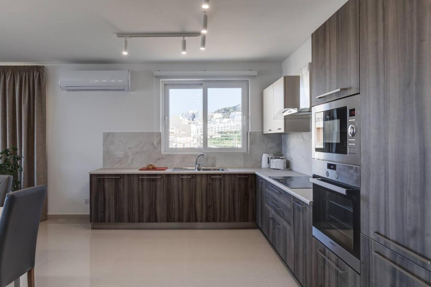 9Ten11 Seafront By Homely Mellieħa Dış mekan fotoğraf