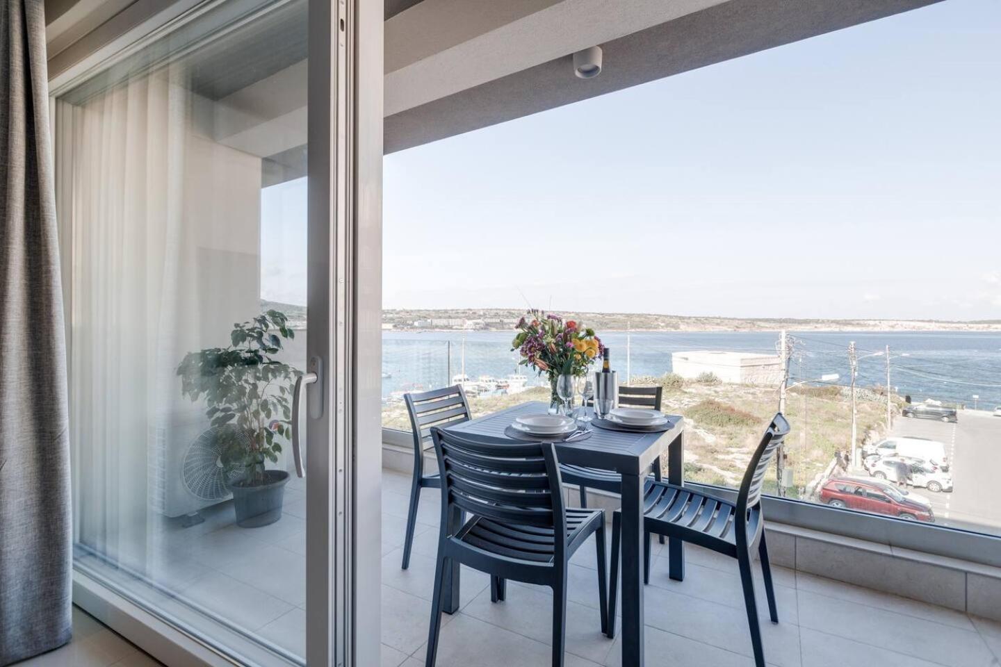 9Ten11 Seafront By Homely Mellieħa Dış mekan fotoğraf