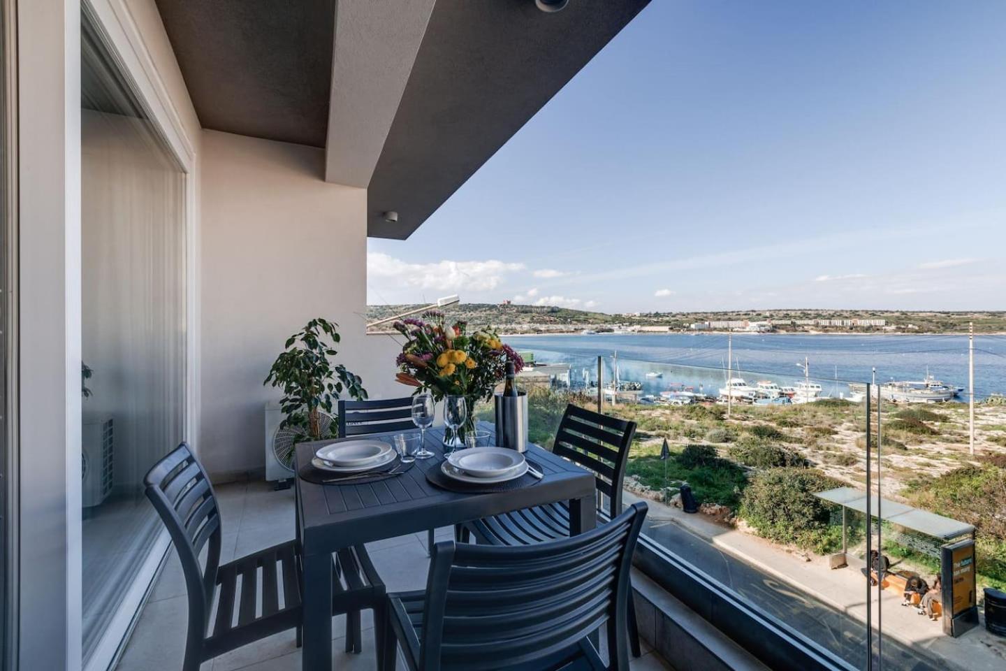 9Ten11 Seafront By Homely Mellieħa Dış mekan fotoğraf
