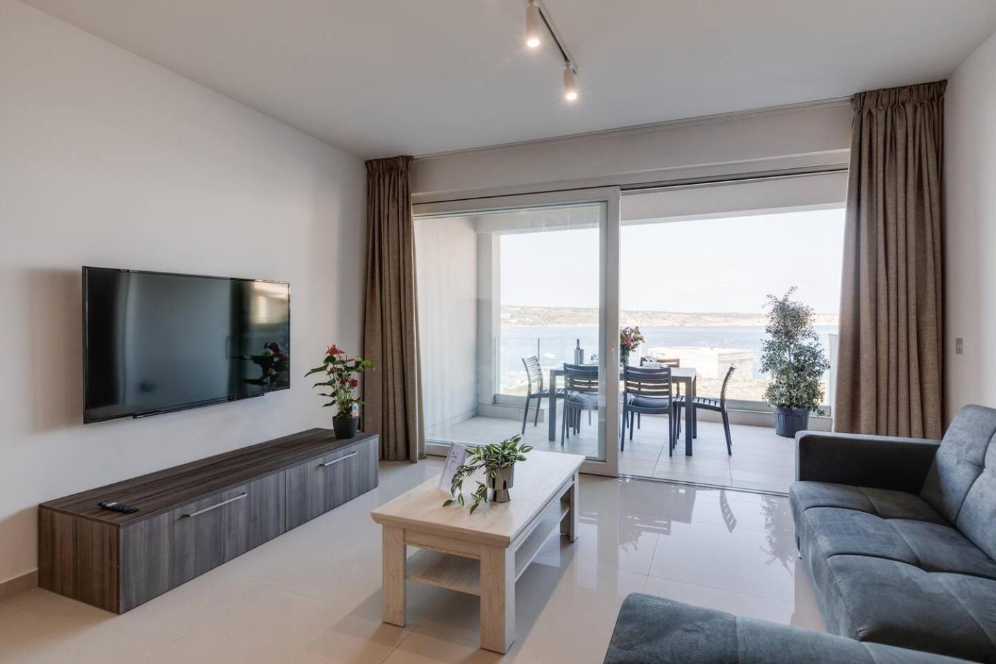 9Ten11 Seafront By Homely Mellieħa Dış mekan fotoğraf