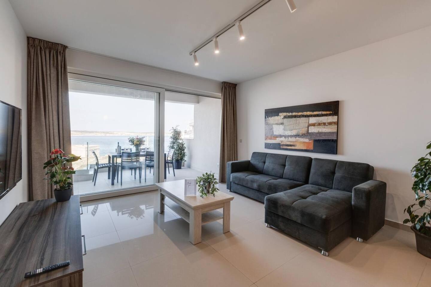 9Ten11 Seafront By Homely Mellieħa Dış mekan fotoğraf