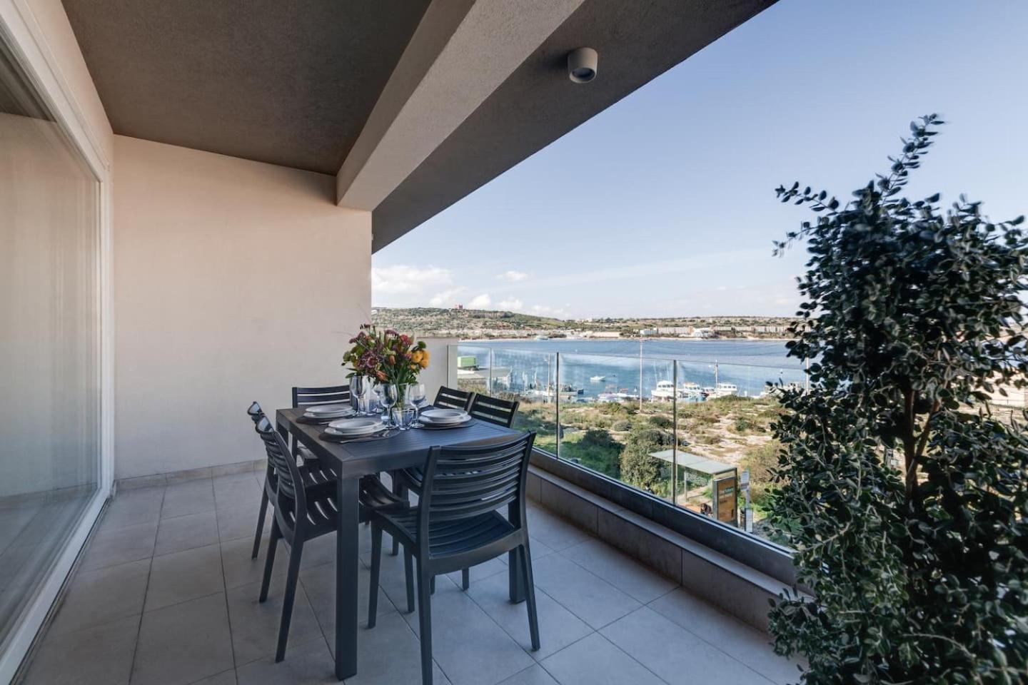 9Ten11 Seafront By Homely Mellieħa Dış mekan fotoğraf