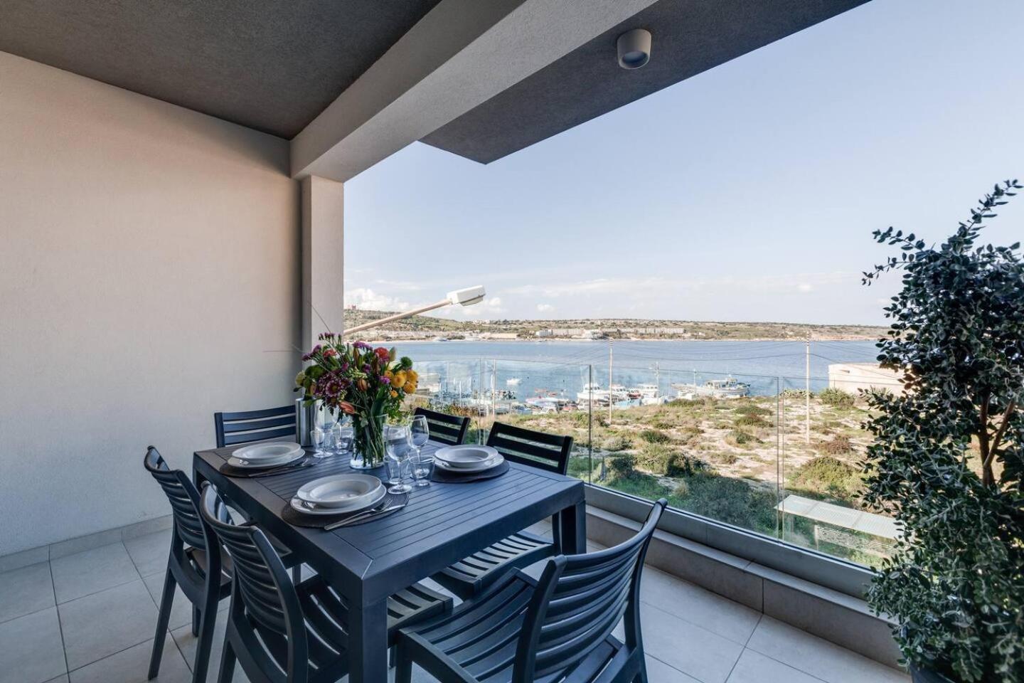 9Ten11 Seafront By Homely Mellieħa Dış mekan fotoğraf